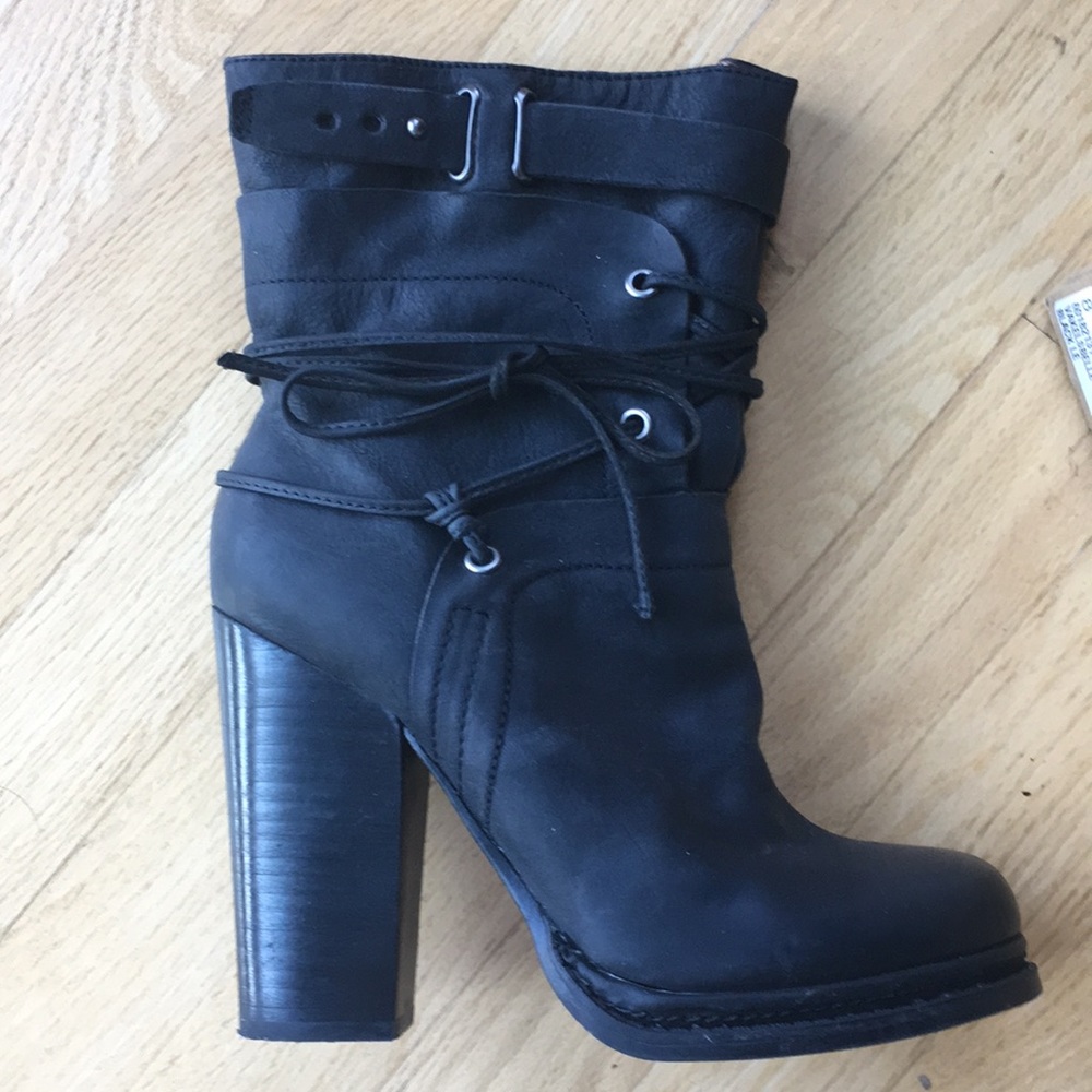 Nine West vakelsbelle boots size 8